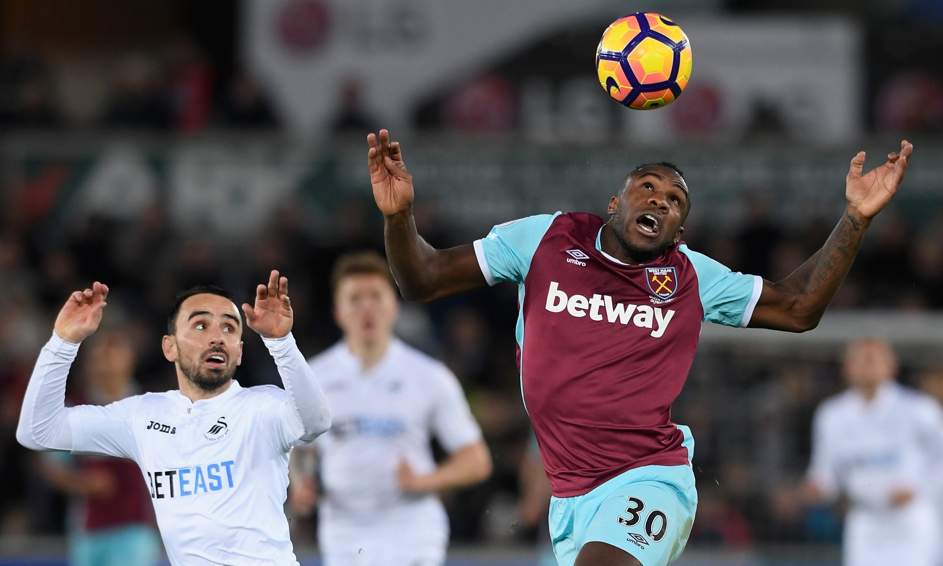 费南多穿国足球服训练 在申花8号报销情况下 冬窗关闭前还能回来吗.